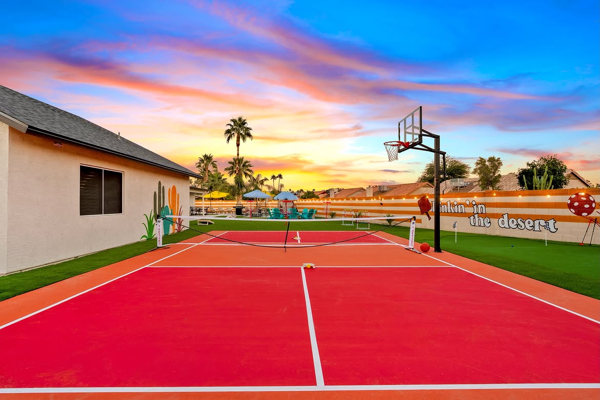 Cancha de pickleball en el jardín